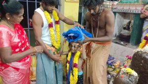பெரம்பை ஸ்ரீ ஏழை மாரியம்மன் ஆலயத்தில் ஐயப்ப பக்தர்கள் இருமுடி கட்டி சபரிமலை பயணம்!