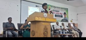 தினசரி செய்தித்தாள்கள் வாசிப்பது கல்லூரி மாணவர்கள் உயிர்ப்புடன் வைத்திருக்கும்